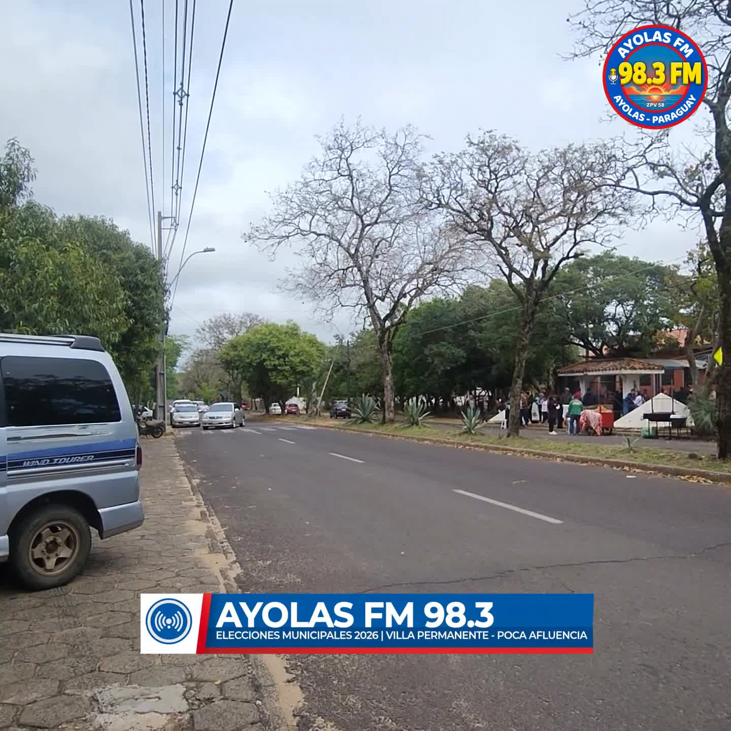 Vista del Colegio Nacional Villa Permanente de Ayolas durante la mañana de las elecciones municipales, con escasa presencia de electores y tránsito fluido.