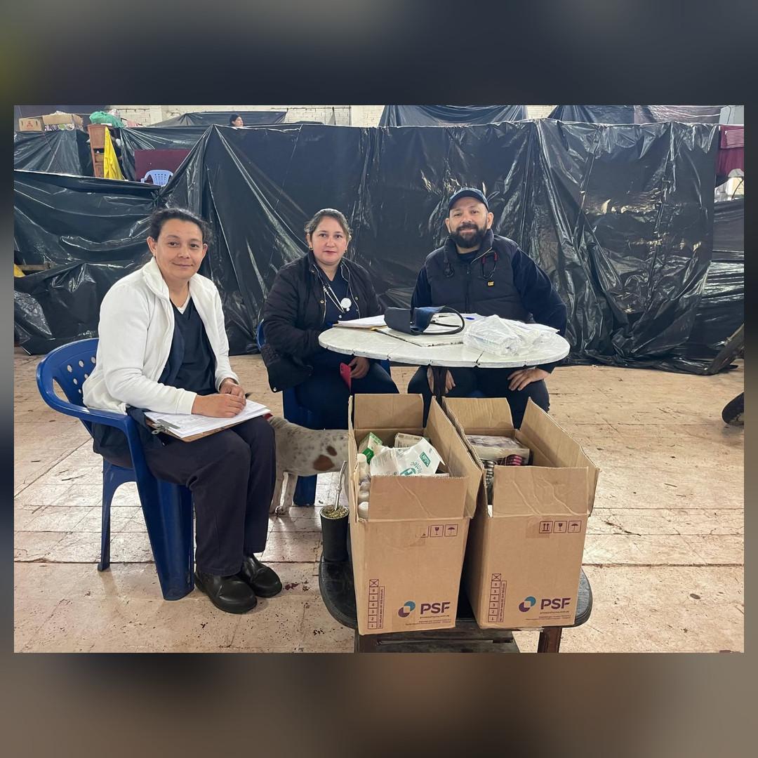 Equipo sanitario del Hospital Integrado de Ayolas durante las actividades de asistencia a familias afectadas por inundaciones.