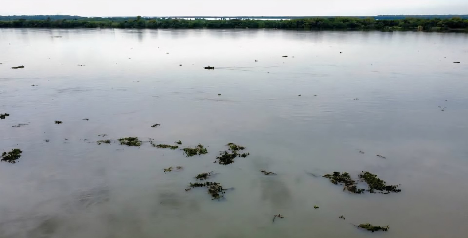 Vista aérea del río Paraná en Ayolas.